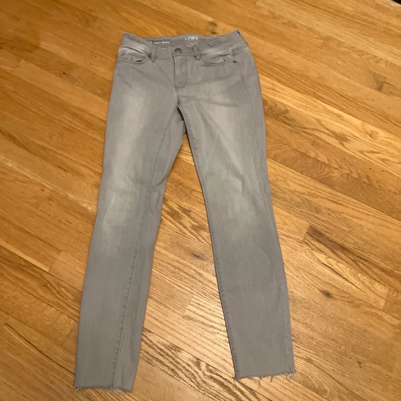 LOFT Denim - Ladies Size 26/2 LOFT Gray Super Skinny Jeans with Raw Hem LOFT GUC